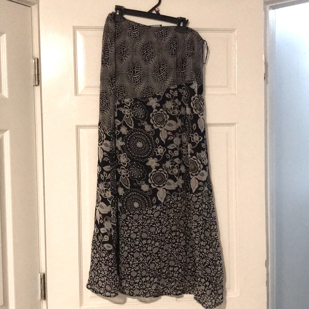 Requirements size Med grey /black skirt